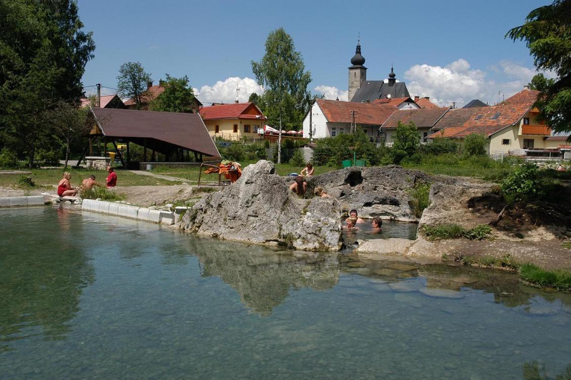 Chata Vypo Liptovský Ján Exteriör bild